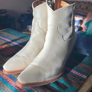 TECOVAS SOLD!!!  Daisy boot barely worn purchased one month ago!